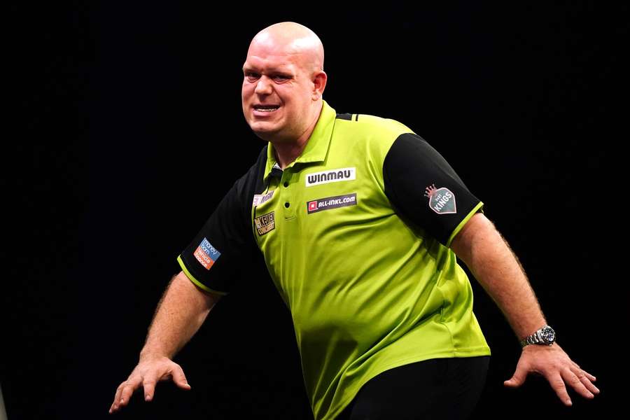 Michael van Gerwen beats challenger 6-1