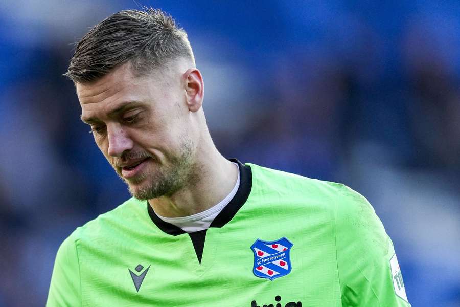 Andries Noppert tijdens het duel tussen Heerenveen en PEC