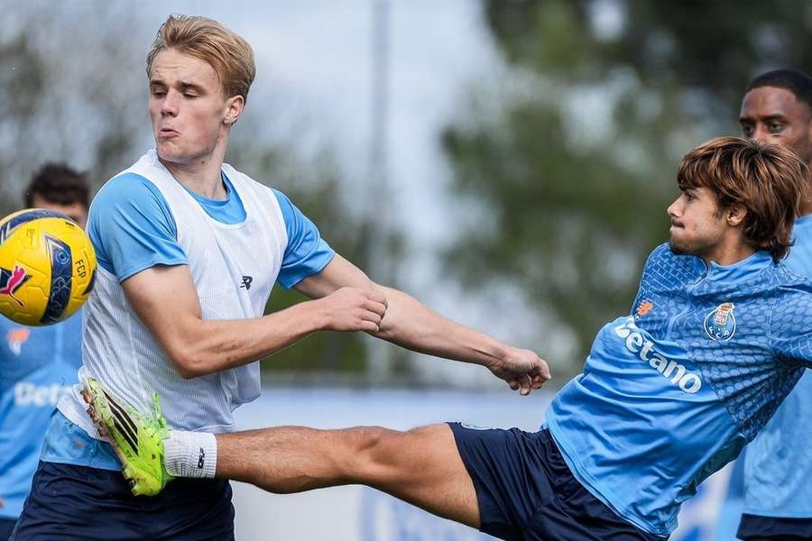 Froholdt e Mora em treino