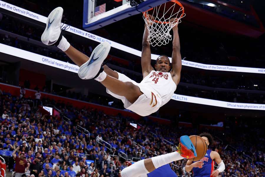 Cleveland vyhrál v Detroitu a má na dosah postup do semifinále NBA.