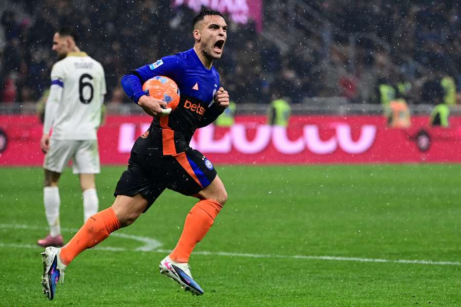 Lautaro Martínez vyrovnával proti Pise na 2:2.