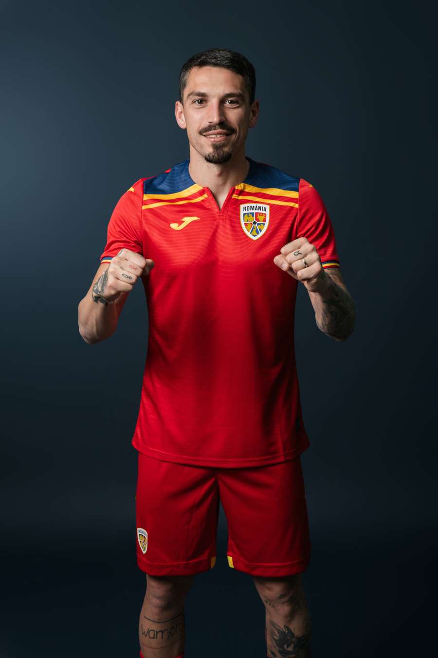Nicolae Stanciu în echipamentul roșu