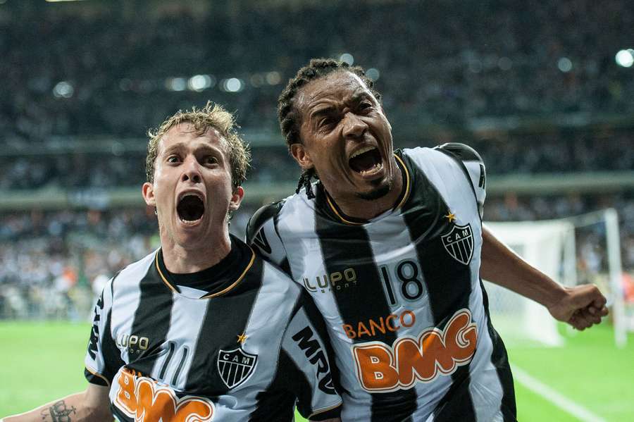 Bernard e Rosinei na final da Libertadores de 2013 contra o Olimpia