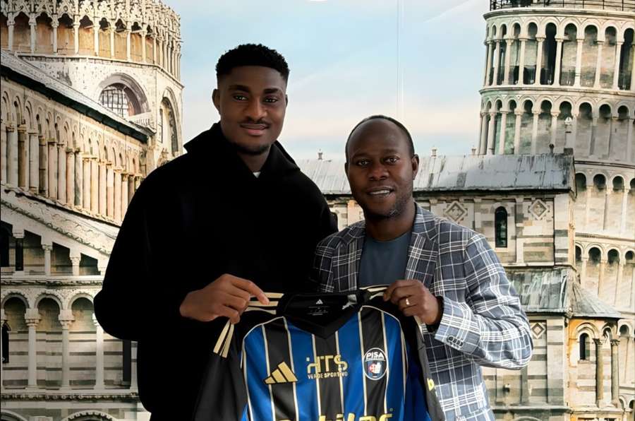 Rafiu Durosinmi už se vyfotil s dresem Pisy.