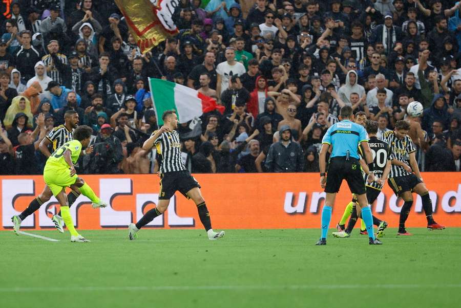 Szczęsny wpuścił cztery gole, Juventus przegrał z Sassuolo. Pierwsza porażka w sezonie