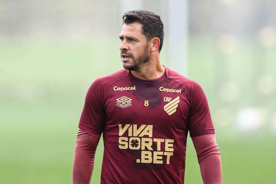 Giuliano, do Athletico-PR