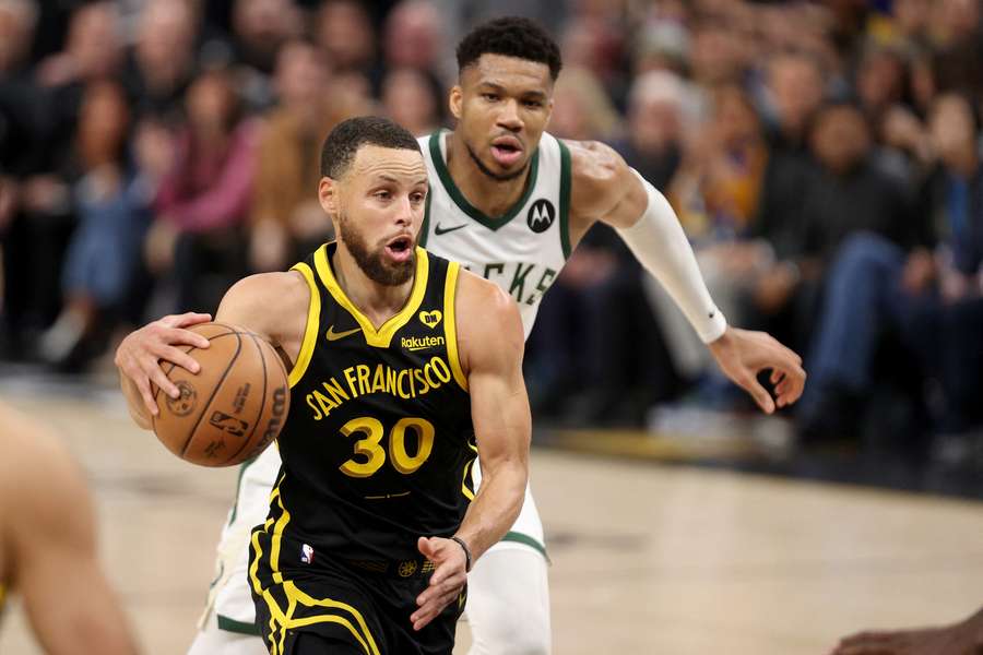 Stephen Curry led the Golden State to a bounce-back victory over the Milwaukee Bucks at San Francisco's Chase Center