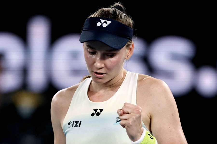 Elena Rybakina też bez starty seta melduje się w finale AO po ciekawym meczu z Pegulą