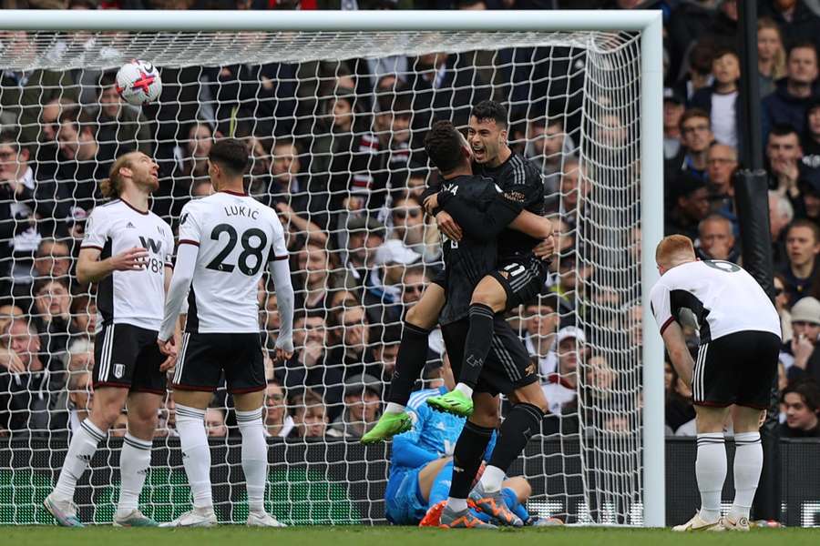 Arsenal pokonuje Fulham 3:0 i umacnia się na czele tabeli