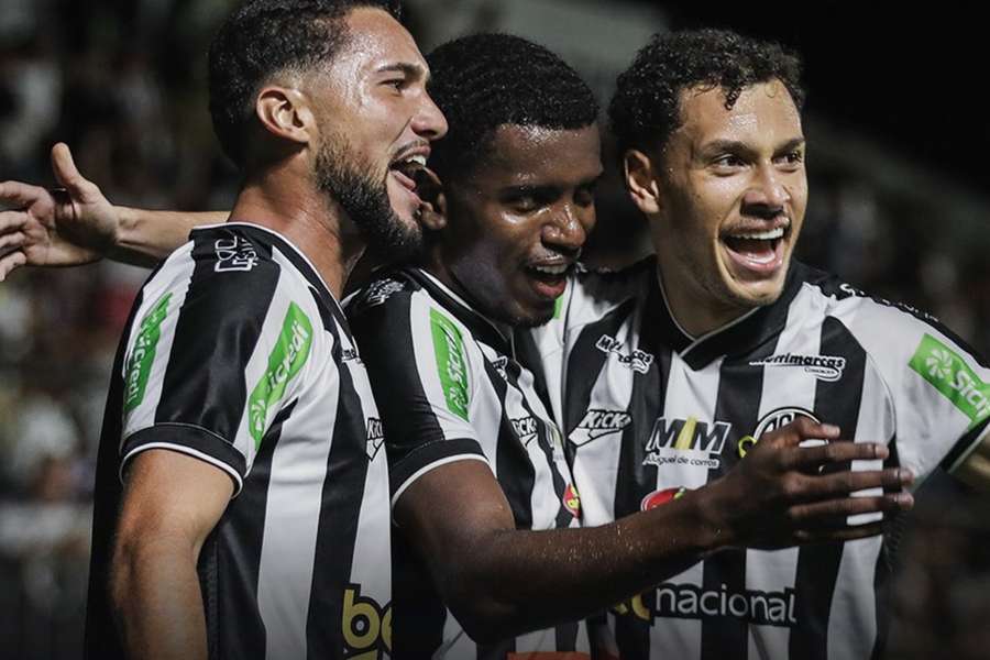 Athletic atropelou o Vila Nova em São João Del-Rei