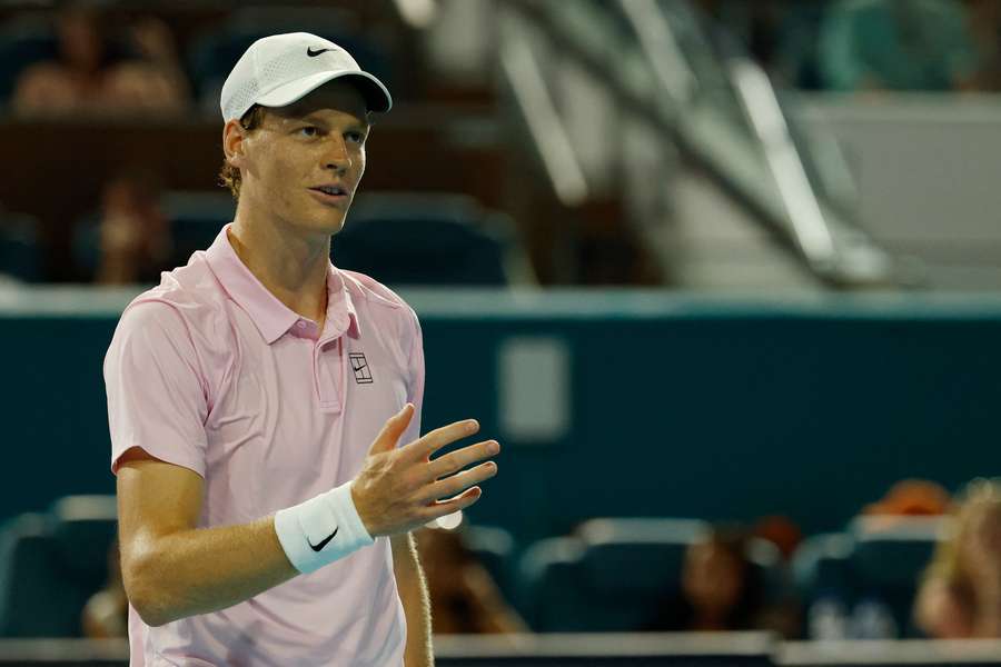 Jannik Sinner está nos quartos de final em Miami