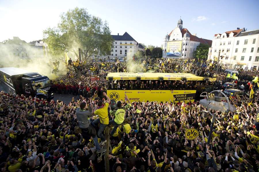 Auf ähnliche Bilder am Sonntag auf dem Borsigplatz hofft ganz Dortmund.