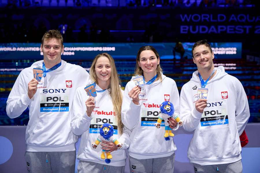 Brązowy medal sztafety mieszanej 4x50 m st. dowolnym podczas MŚ w Budapeszcie
