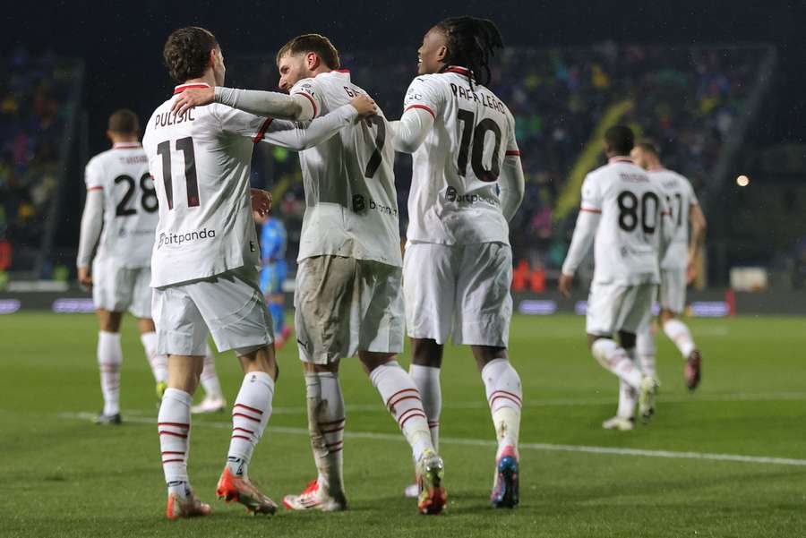 Les Milanais célébrant le 2-0.