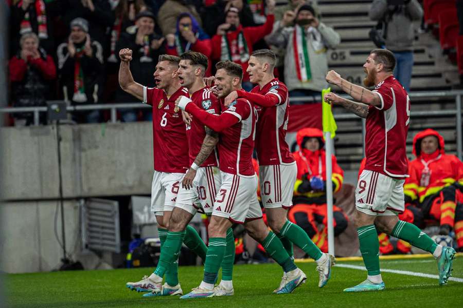 Dominik Szoboszlai și echipa Ungariei sărbătoresc al doilea gol în timpul meciului UEFA 2024