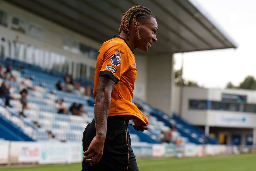 Falkirk sign Wolves winger Conor McLeod on loan Falkirk sign Wolves winger Conor McLeod on loan
