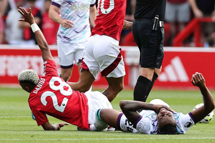 Danilo sofreu lesão grave no jogo do Forest contra o Bournemouth