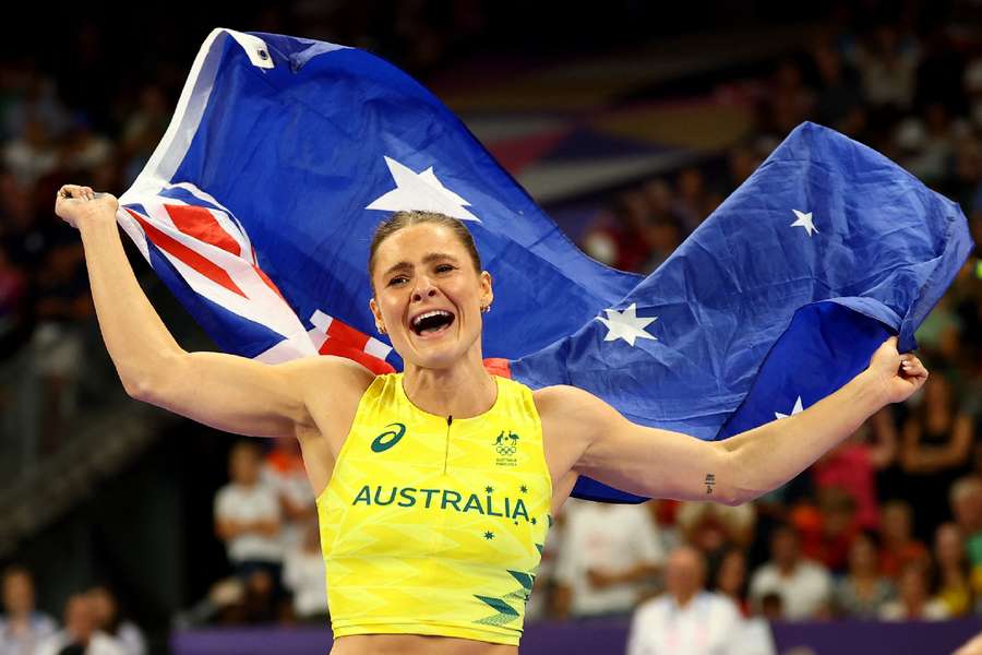 Kennedy lifts Aussie flag in the air after gold medal