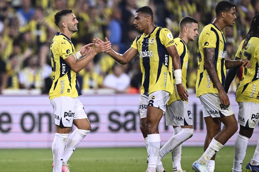 Tadic em destaque no triunfo do Fenerbahçe