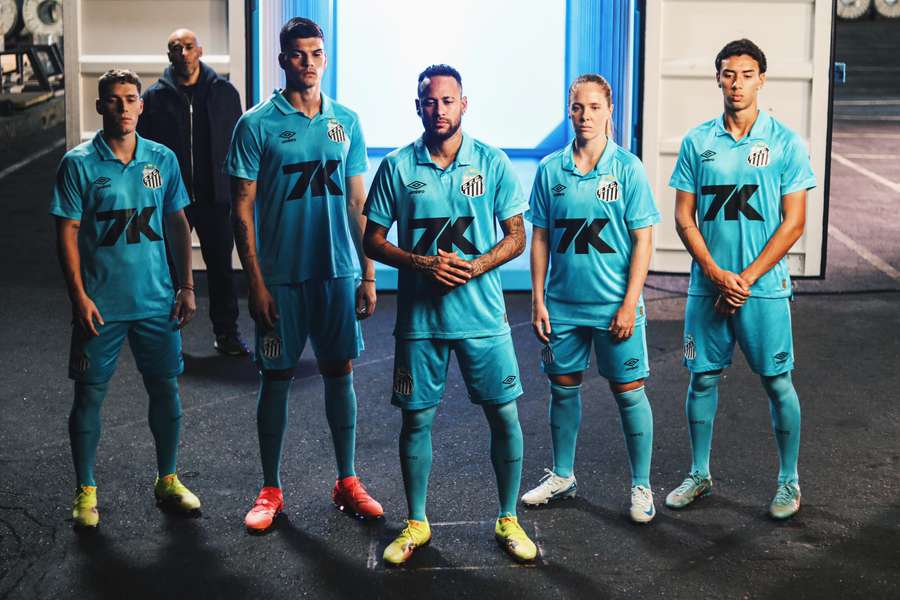 Santos retorna com camisa de 2012 