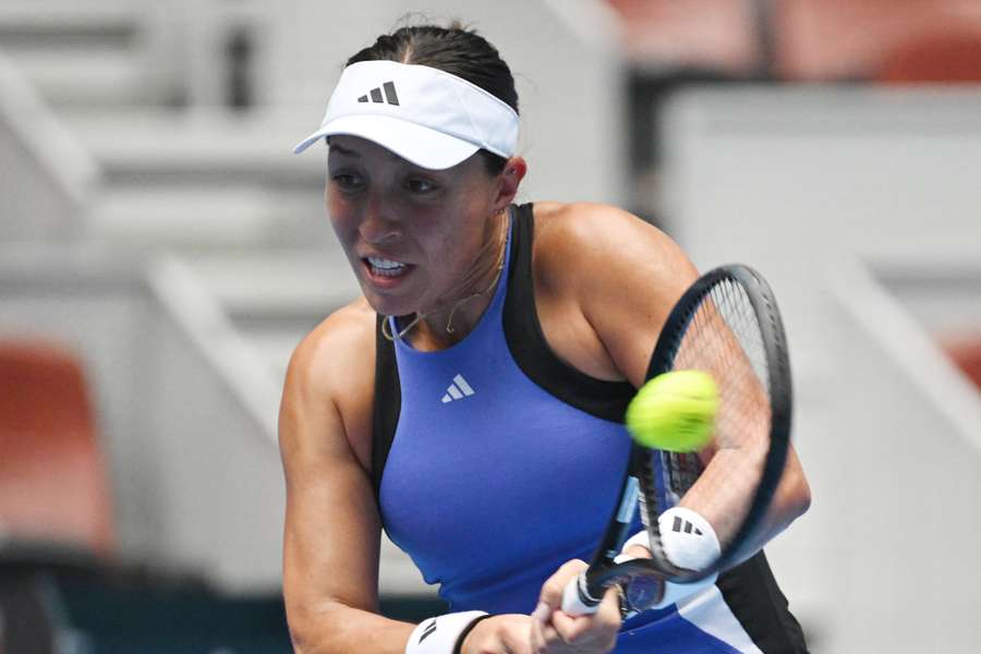 Jessica Pegula golpea de vuelta a Veronika Kudermetova