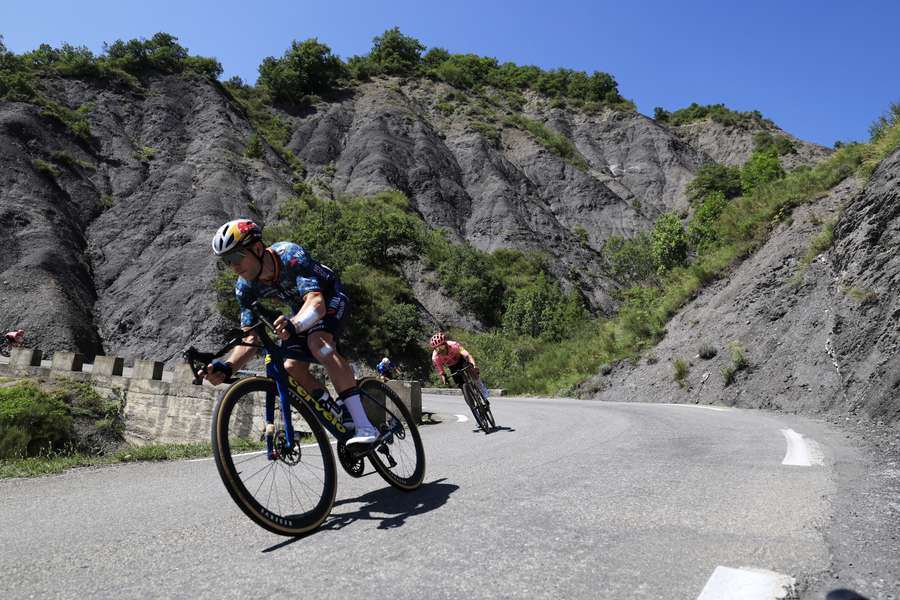 Van Aert won de achttiende rit uiteindelijk niet in de Tour de France