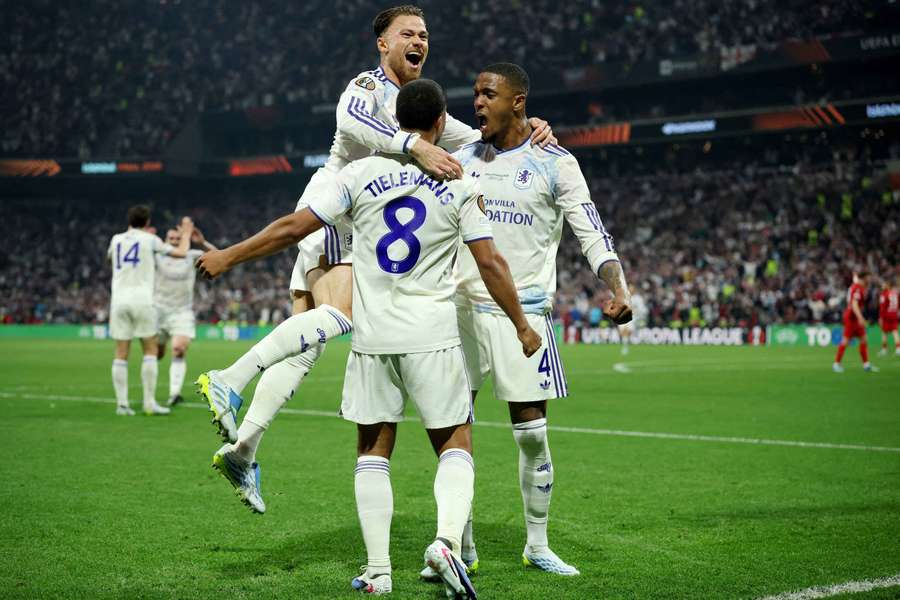 La gioia di Konsa, Cash e Tielemans La gioia di Konsa, Cash e Tielemans