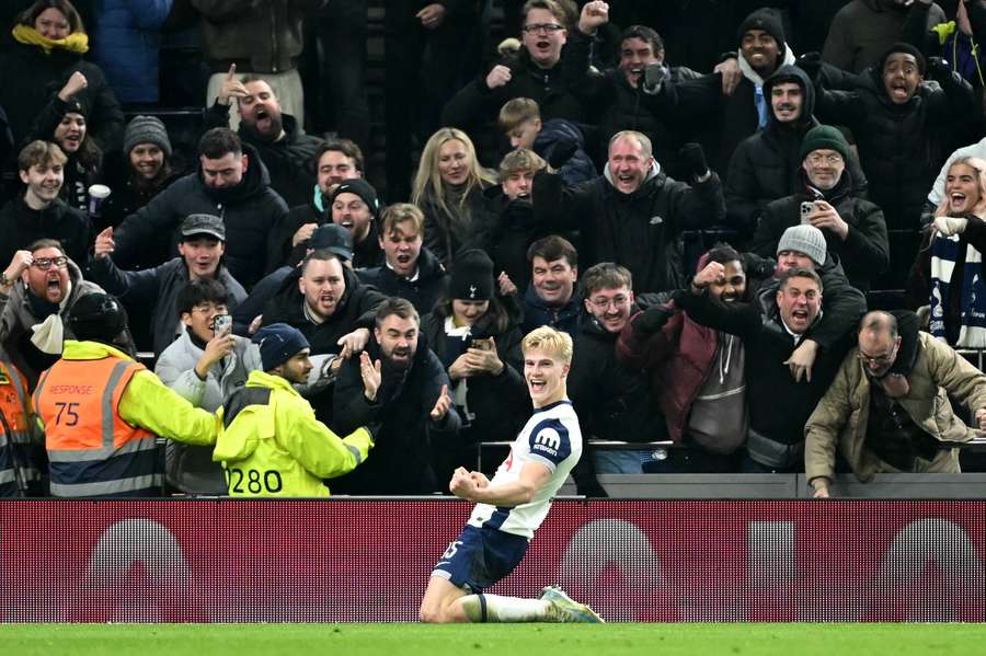 Bergvall tem brilhado no Tottenham