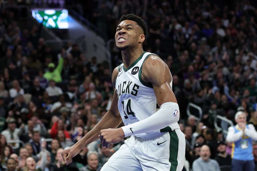 Giannis Antetokounmpo har tilbragt hele sin NBA-karriere hos Milwaukee Bucks, hvor det er blevet til et enkelt mesterskab hidtil. 