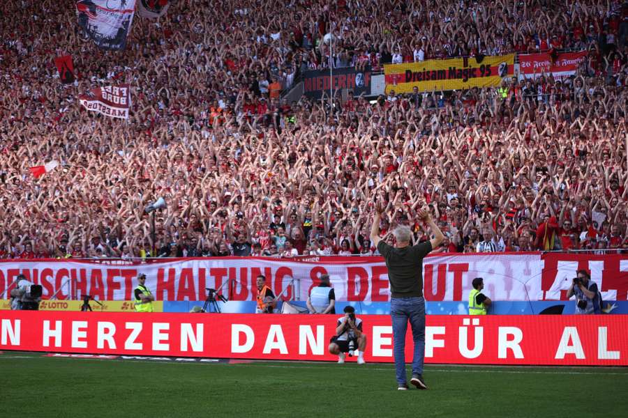 Christian Streich wird von den Freiburger Fans gefeiert