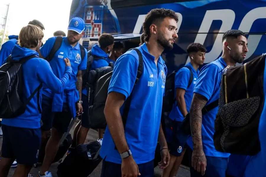 Jogadores do FC Porto à chegada ao aeroporto