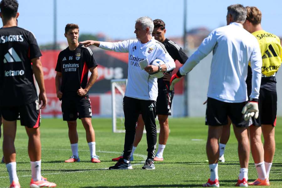 Mourinho durante o treino