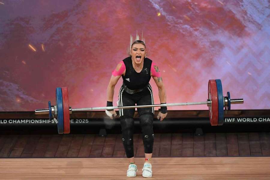 Mihaela Cambei, o medalie de aur şi două de argint la Europenele de haltere de la Batumi