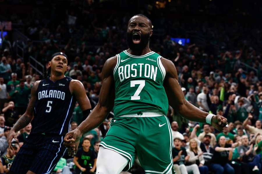 Jaylen Brown si sérii s Orlandem užívá.