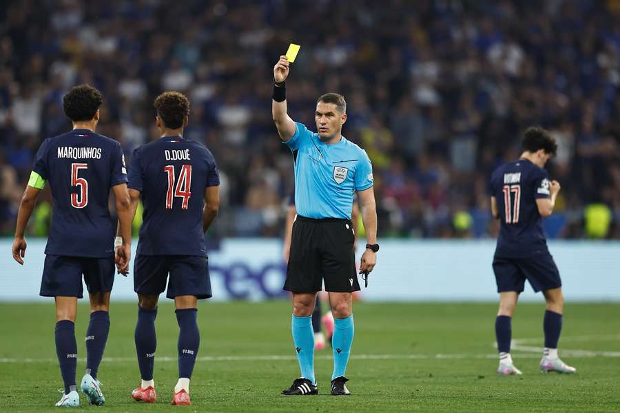 Istvan Kovacs o va arbitra din nou pe PSG