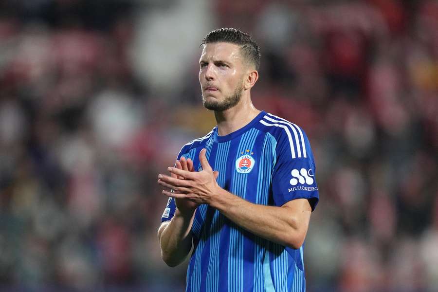 Kevin Wimmer bude naďalej hrať za bratislavský Slovan. Kevin Wimmer bude naďalej hrať za bratislavský Slovan.