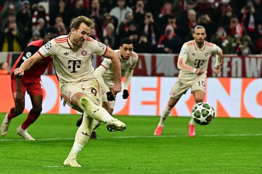 Kane marcando el tercero del Bayern
