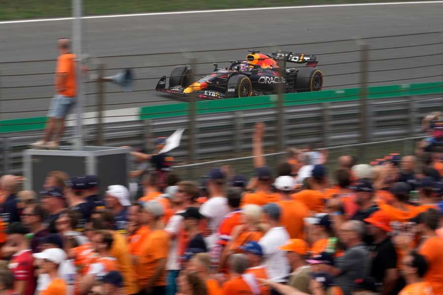 Verstappen potěšil Nizozemsko, na domácí VC zářil. Druhý skončil Russell