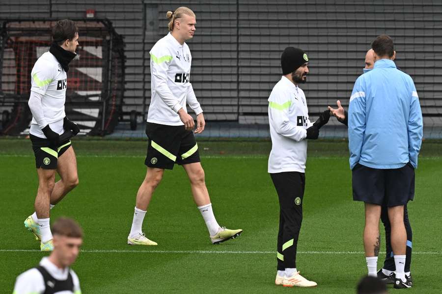 Haaland (C) in Manchester City training