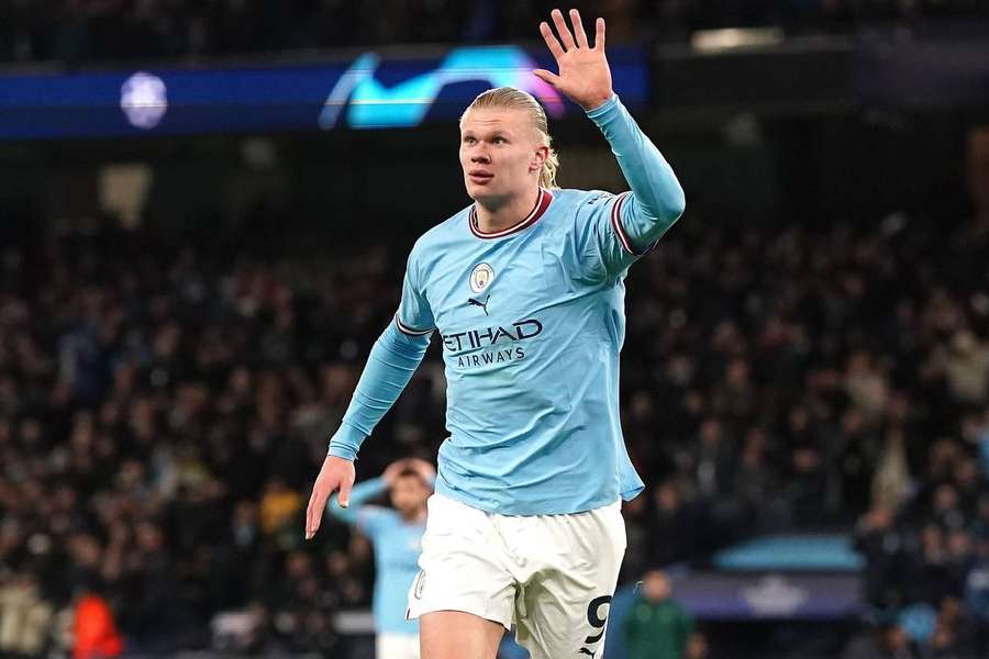 Erling Haaland (22 ani) are 42 de goluri marcate în acest sezon pentru Manchester City 