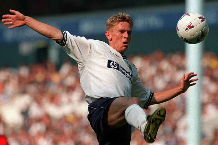 Allan Nielsen in action for Tottenham against manachester United in 1997 Allan Nielsen in action for Tottenham against manachester United in 1997