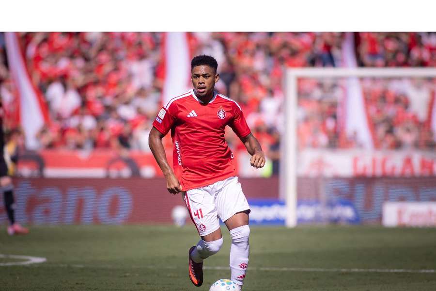 Victor Gabriel foi expulso 13 minutos após entrar em campo Victor Gabriel foi expulso 13 minutos após entrar em campo