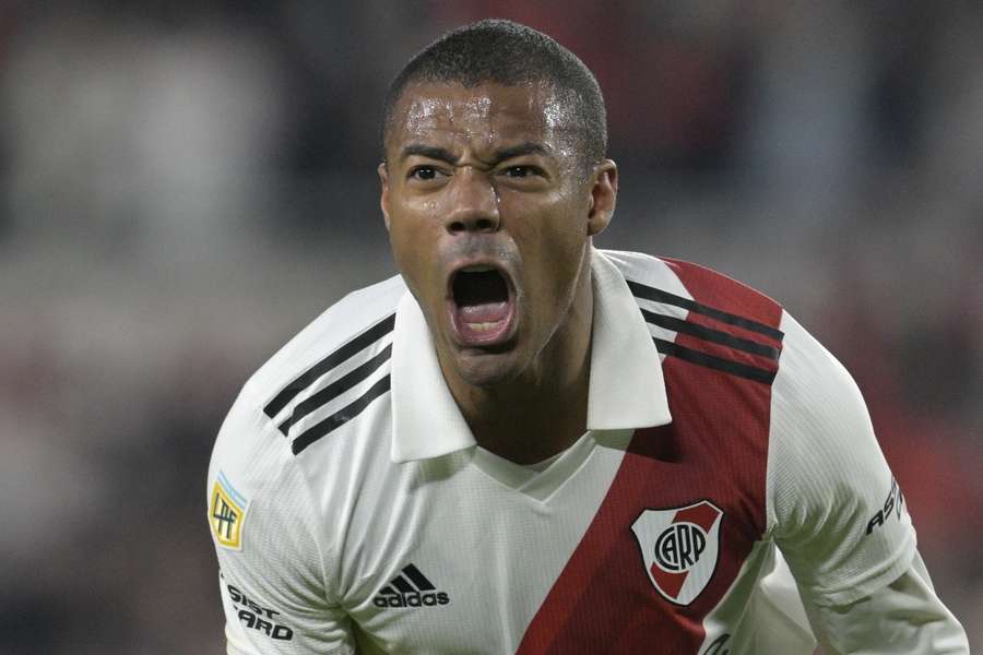 De La Cruz com a camisola do River Plate