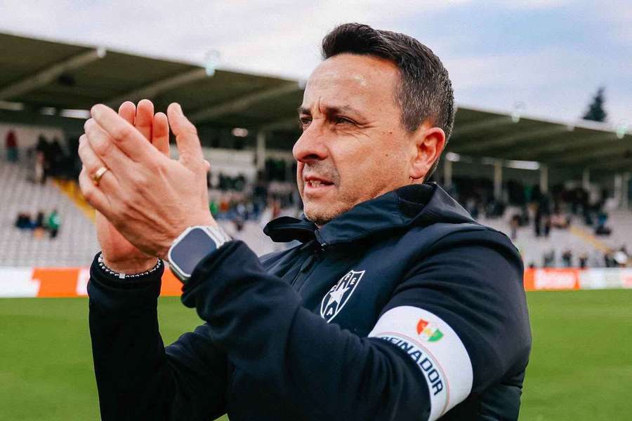 Treinador Luís Silva termina ligação ao Estrela da Amadora ao fim de duas épocas Treinador Luís Silva termina ligação ao Estrela da Amadora ao fim de duas épocas