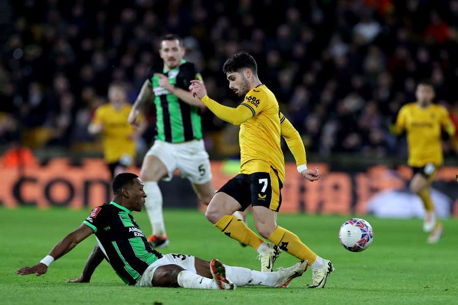 Pedro Neto (vpravo) míří do Chelsea.