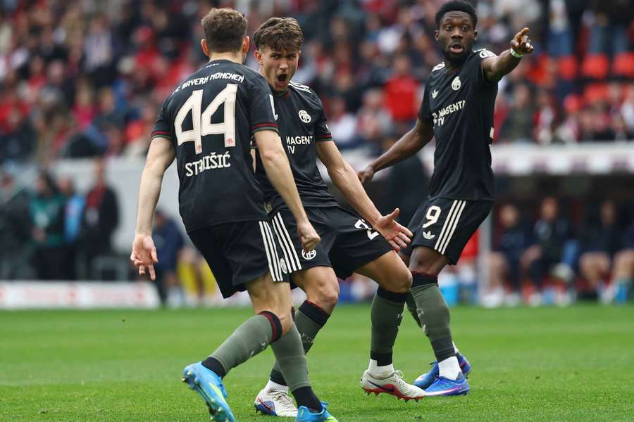 Bischof (m.) traf in der Nachspielzeit zum 2:2