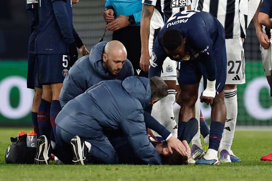 Kvaratskhelia, con las manos en la cabeza Kvaratskhelia, con las manos en la cabeza