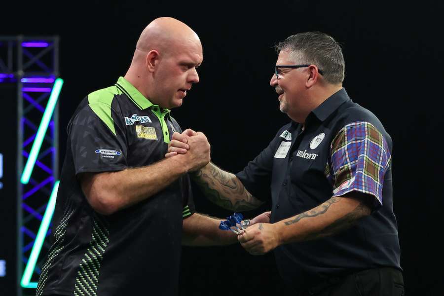 Michael van Gerwen beat Gary Anderson at the Grand Slam Michael van Gerwen beat Gary Anderson at the Grand Slam