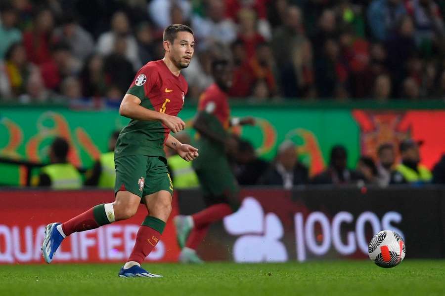 Raphael Guerreiro foi um dos três que se estreou por Portugal