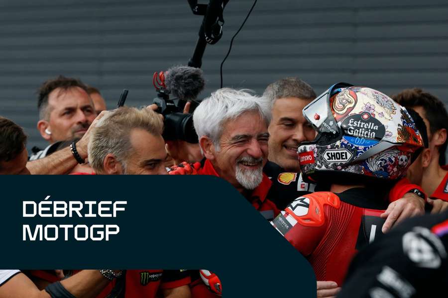 Marc Marquez célébrant avec l'équipe Ducati. Marc Marquez célébrant avec l'équipe Ducati.